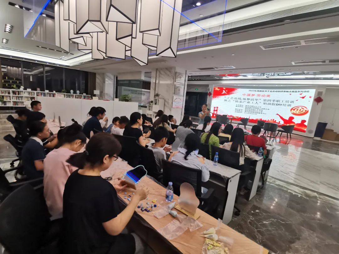 超简单在家自制奶油胶_自制奶油胶_用家里的材料做奶油胶