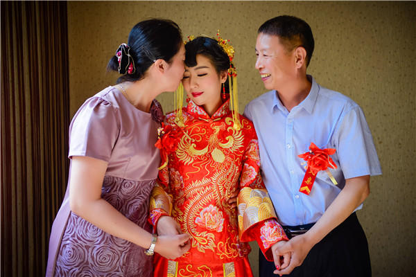 礼服结婚证件照_礼服结婚证照片拼图_结婚礼服