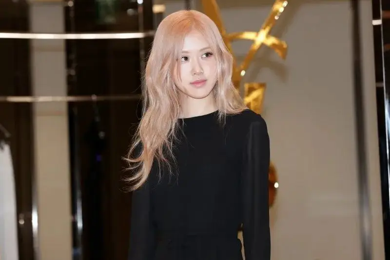 rose kook_Rosé专辑《rosie》创作心路历程_BLACKPINK Rosé 首张专辑创作经历