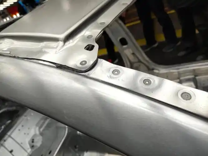 揭秘飞机制造：从铆钉看复杂工程的奥妙-铆焊老刘铆工焊工笔记