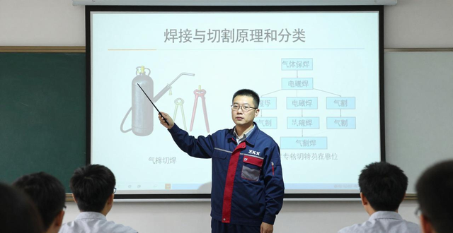 焊接知识电焊工培训焊接与切割PPT培训课件.pptx-铆焊老刘铆工焊工笔记