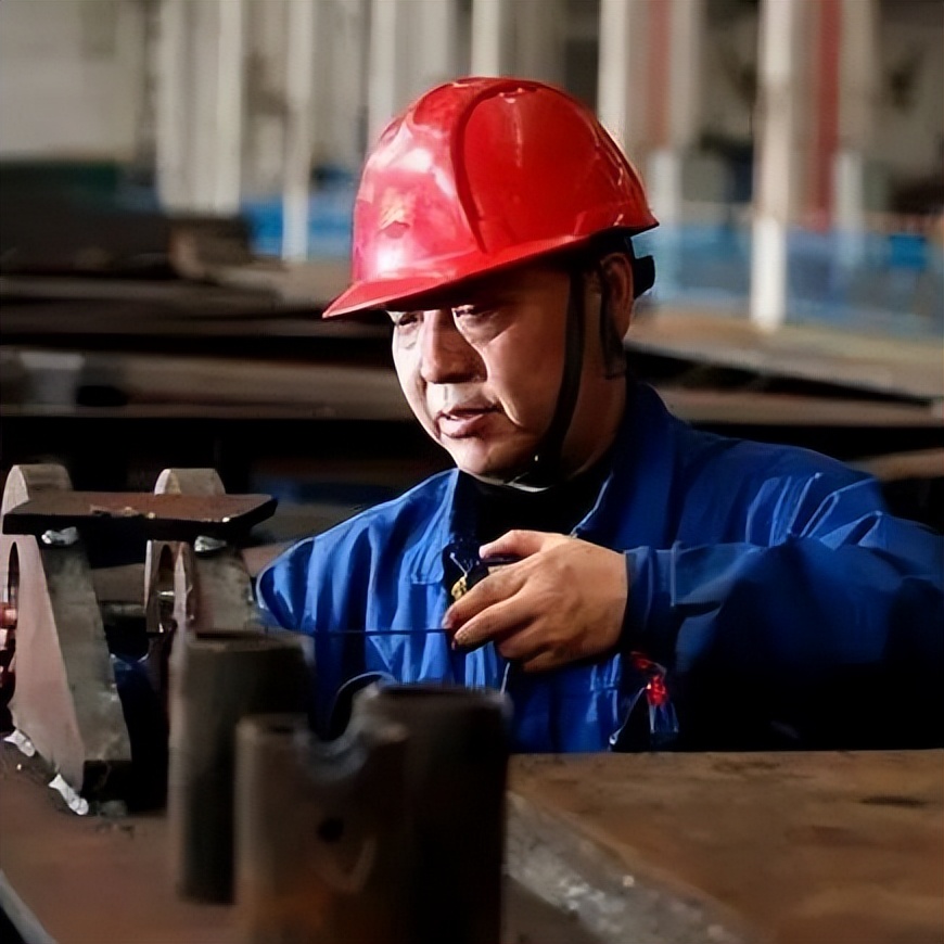 铆工培训课程_铆接技术就业前景_铆工敲击工具图片高清