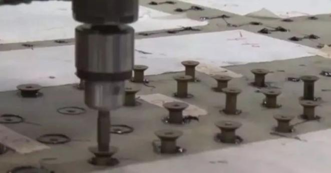 飞机铆工工具有哪些图片_飞机铆钉数量_飞机铆钉与焊接对比_飞机铆钉稳定性