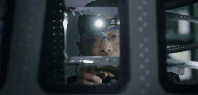 飞机铆钉数量_飞机铆钉与焊接对比_飞机铆钉稳定性_飞机铆工工具有哪些图片