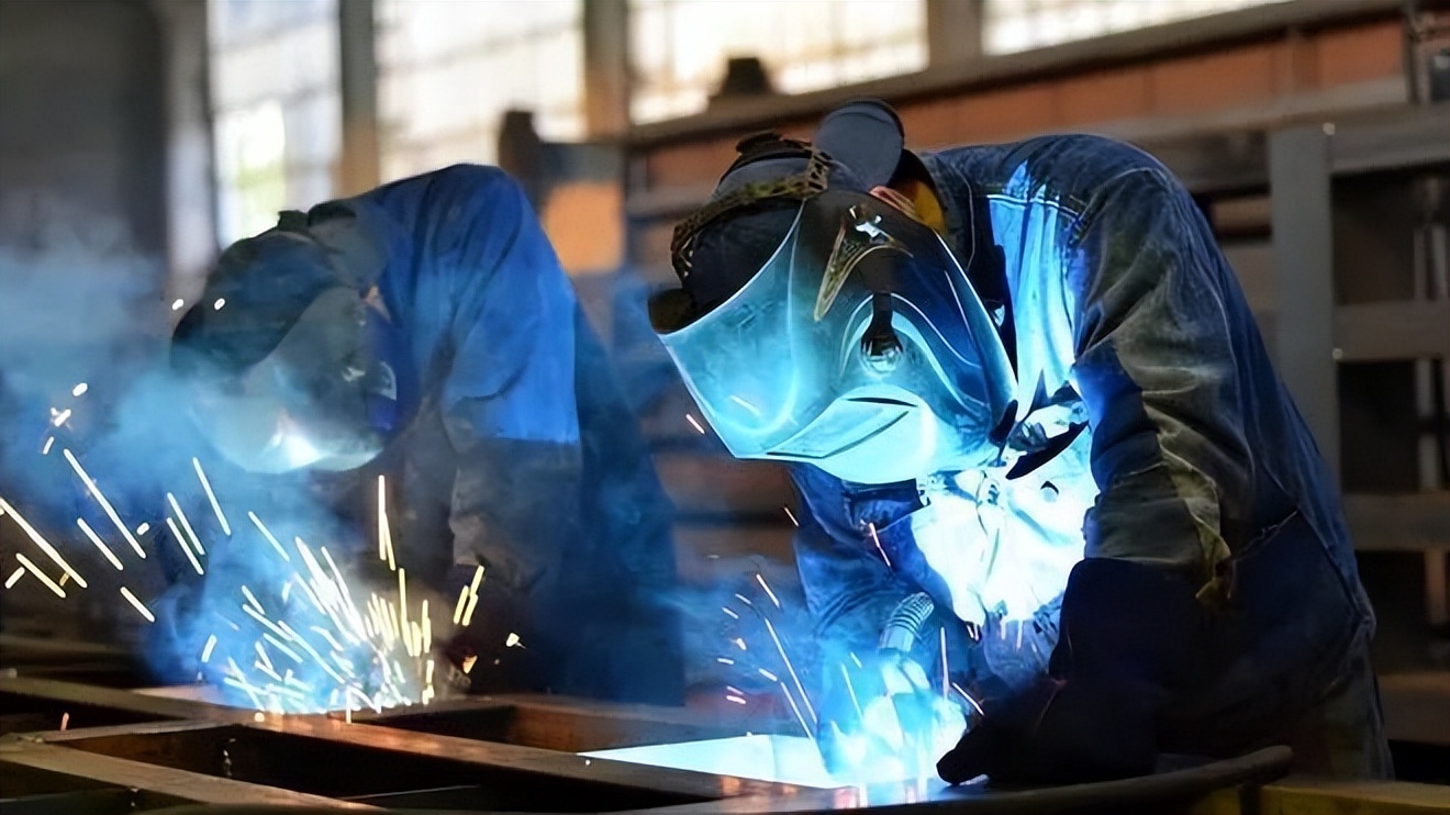 铆工技术_铆工就业前景_铆工需要打眼工具吗