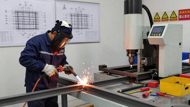 钢结构焊接变形火焰矫正方法_h钢火焰矫正的方法视频_钢结构焊接变形矫正技巧