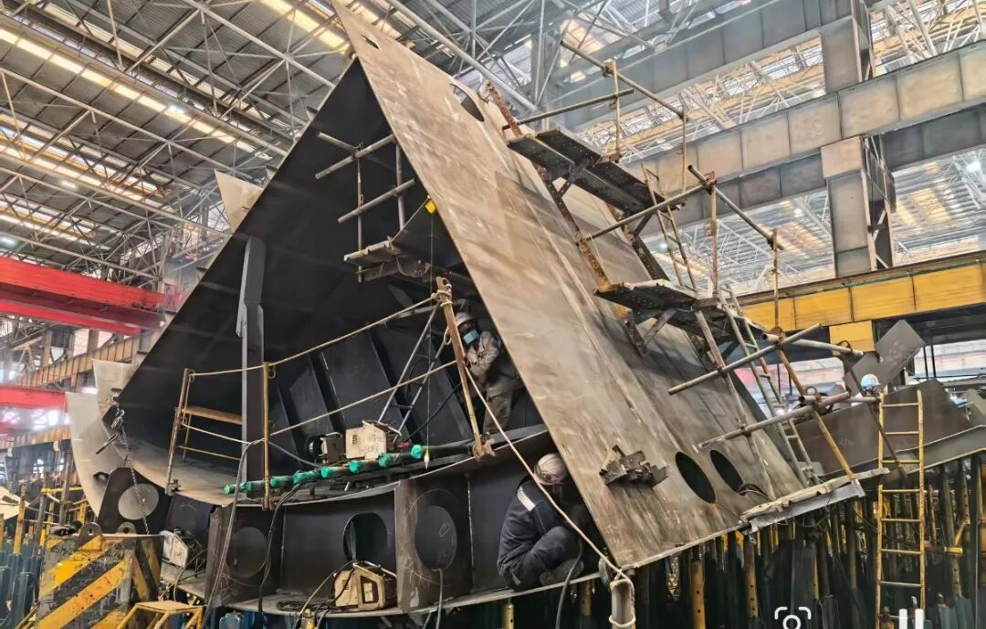 铆工是干什么的？和装配工到底有没有区别？焊工也要知道的工种真相-铆焊老刘铆工焊工笔记