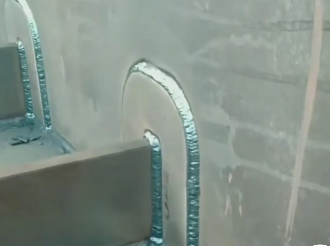铆工要使用的工具有_装配工_铆工