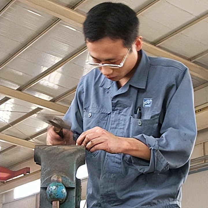 铆工技能提升_铆工工具装备_铆工就业前景
