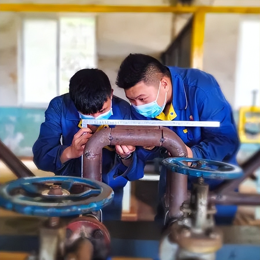 铆工工具装备_铆工技能提升_铆工就业前景
